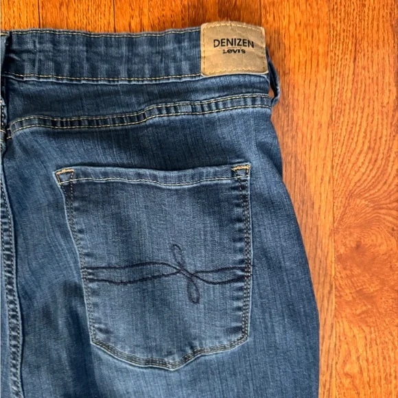 Women’s Denizen Levi dark wash jeans. Size 18m 34x30 - Picture 4 of 5